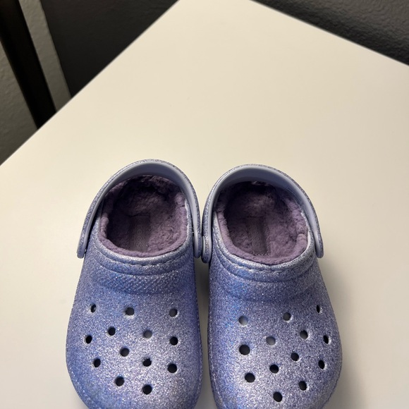 Crocs Toddler Classic Lined Chunky Glitter Slipper Clog - Picture 9 of 11